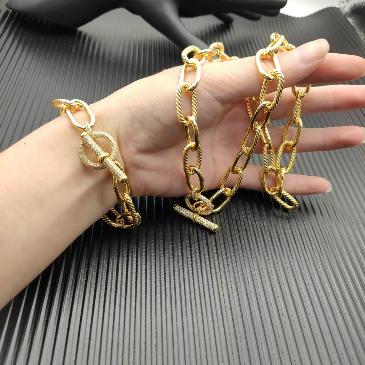 Toggle Chain Bracelet