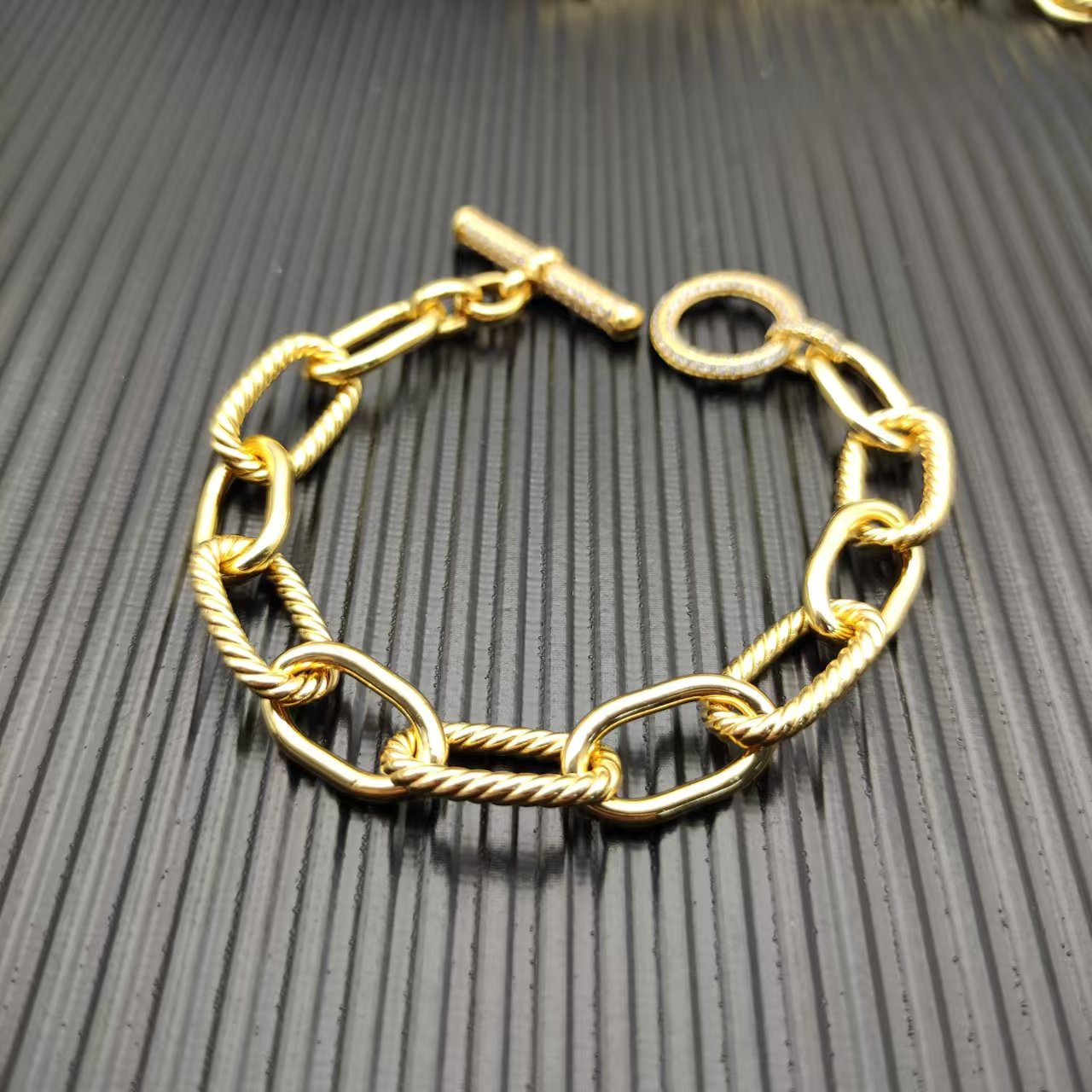 Toggle Chain Bracelet