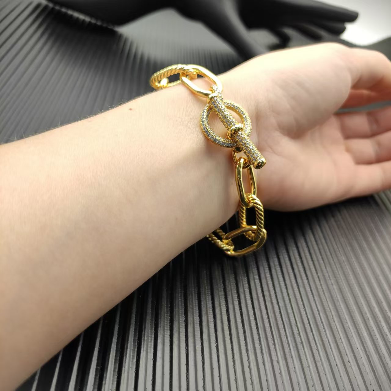 Toggle Chain Bracelet