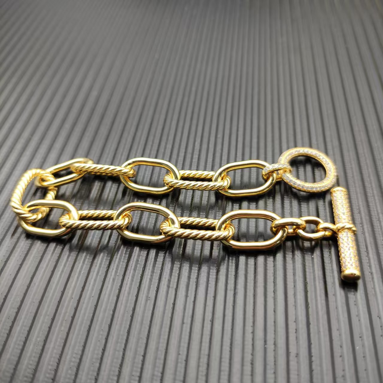 Toggle Chain Bracelet