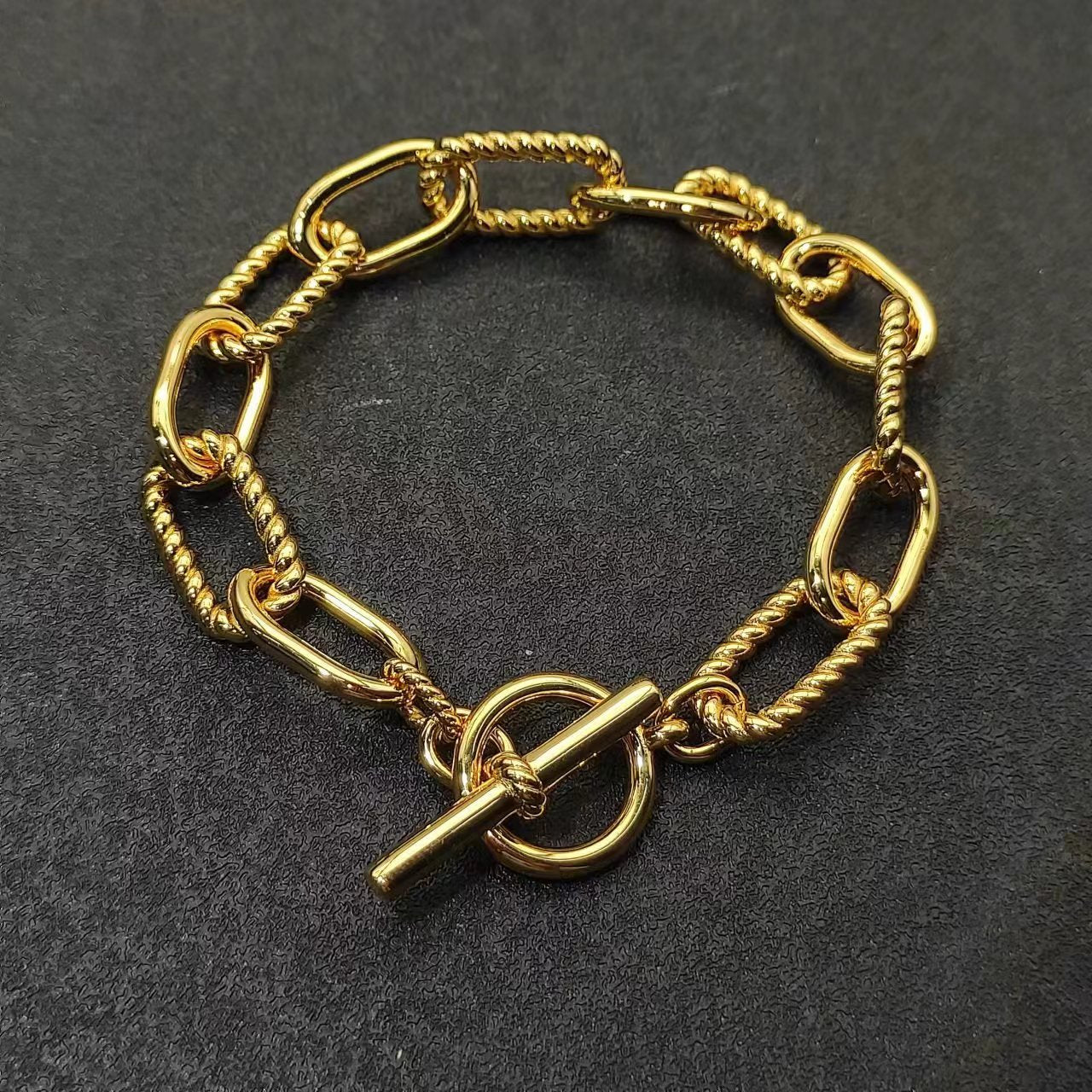 Toggle Chain Bracelet