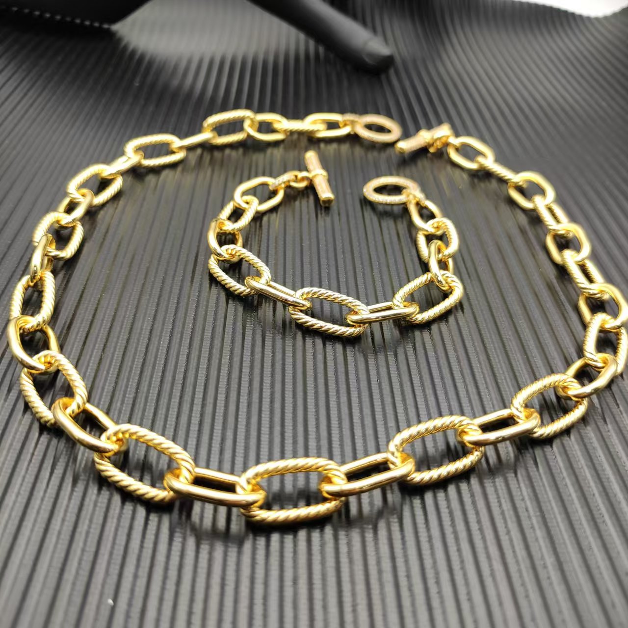 Toggle Chain Bracelet